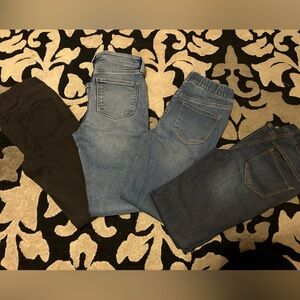 4 set of girls jeans
8-10 girls